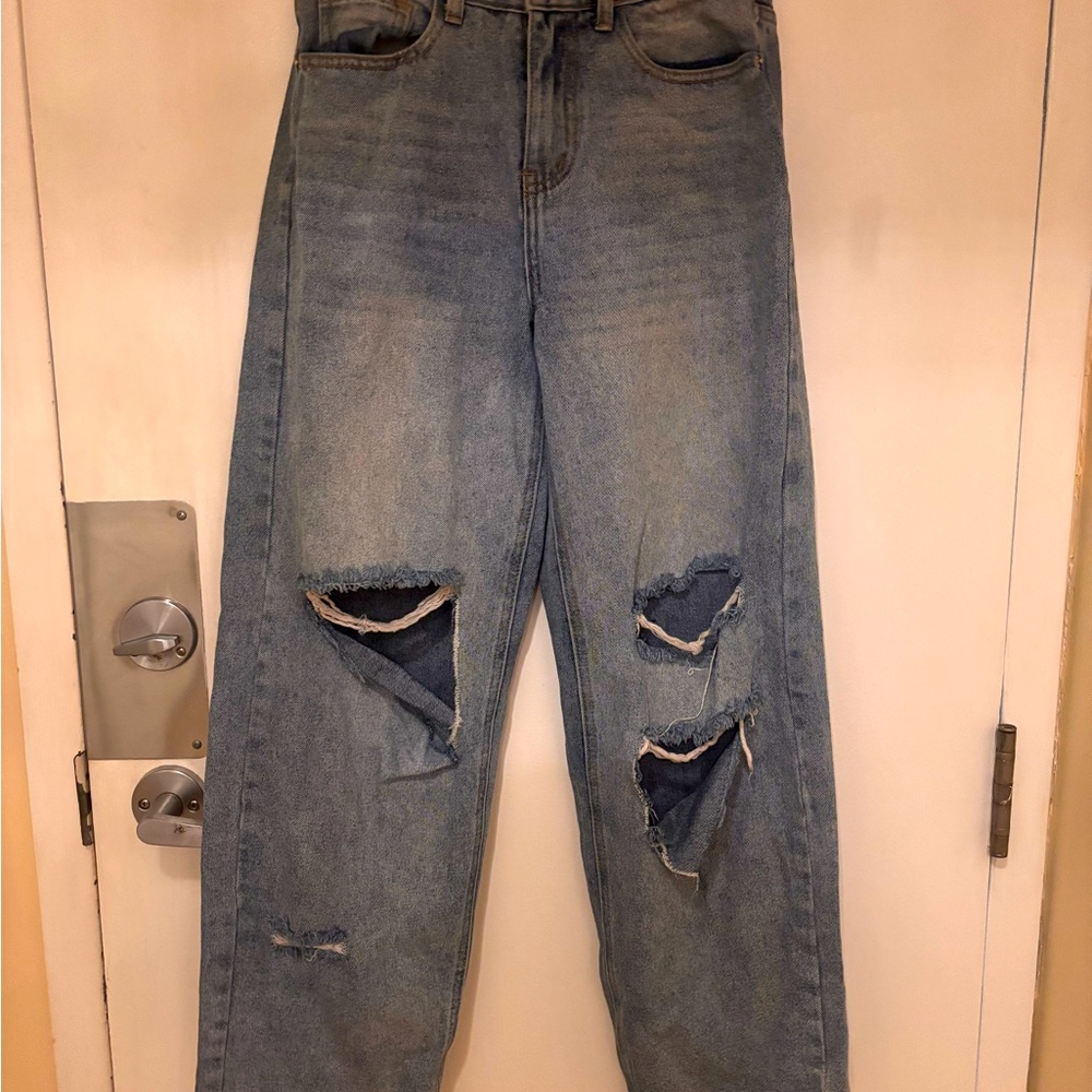 Stylish Blue Distressed Women’s Jeans, size 8, Prettylittlethings